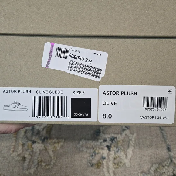 Dolce Vita Olive Flats - Picture 2 of 4